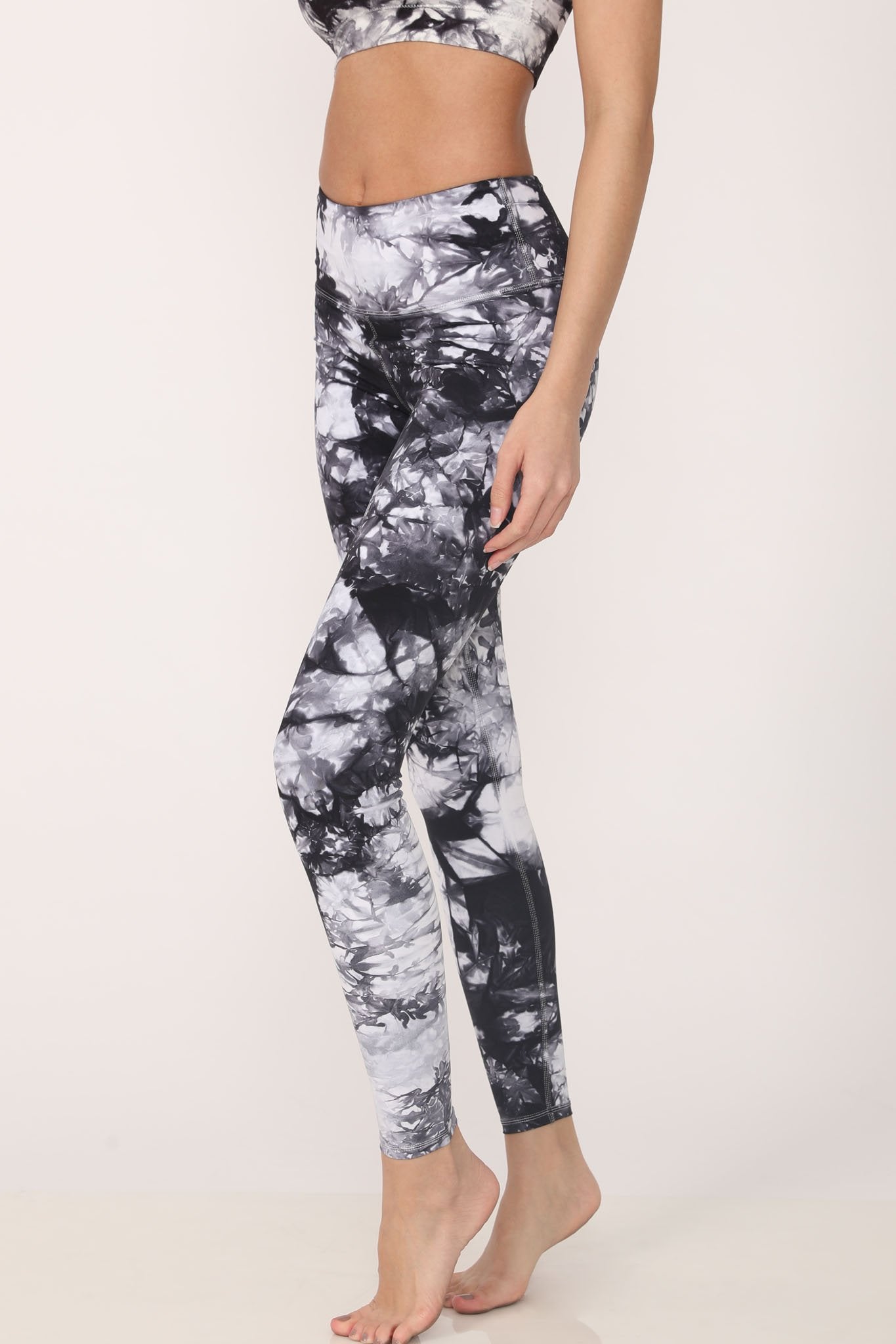 Dani Tie-Dye Legging in Black