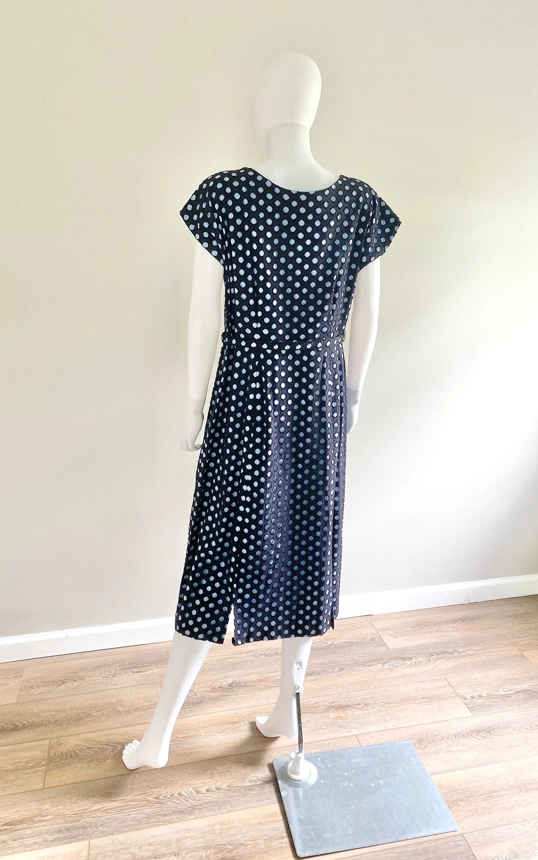 Vintage 1950s Plus Size Navy Eyelet Cotton Dress / 50s Retro Navy and Periwinkle Wiggle Dress / Size 2X