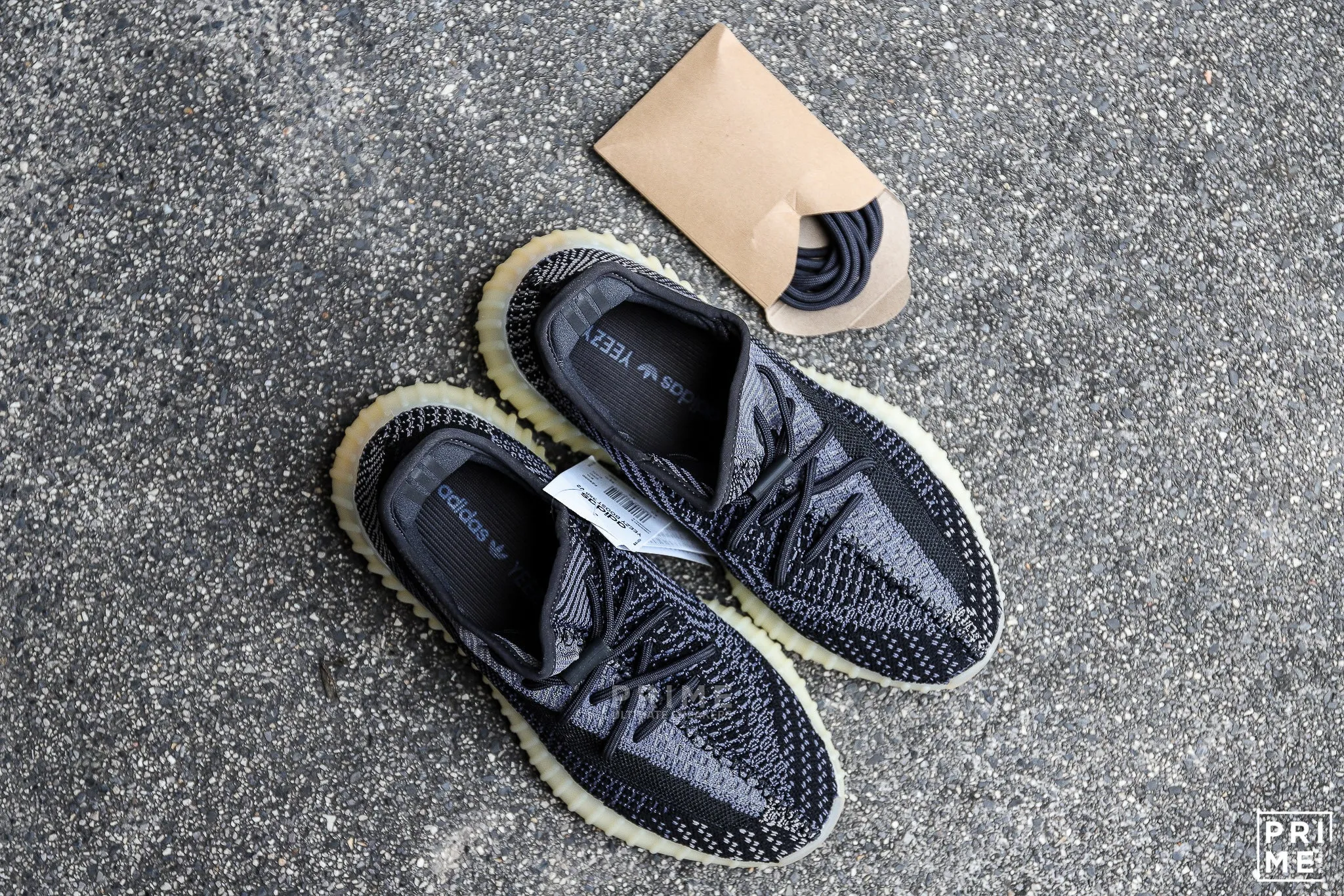 Yeezy 350 v.2 CARBON (Fz5000)