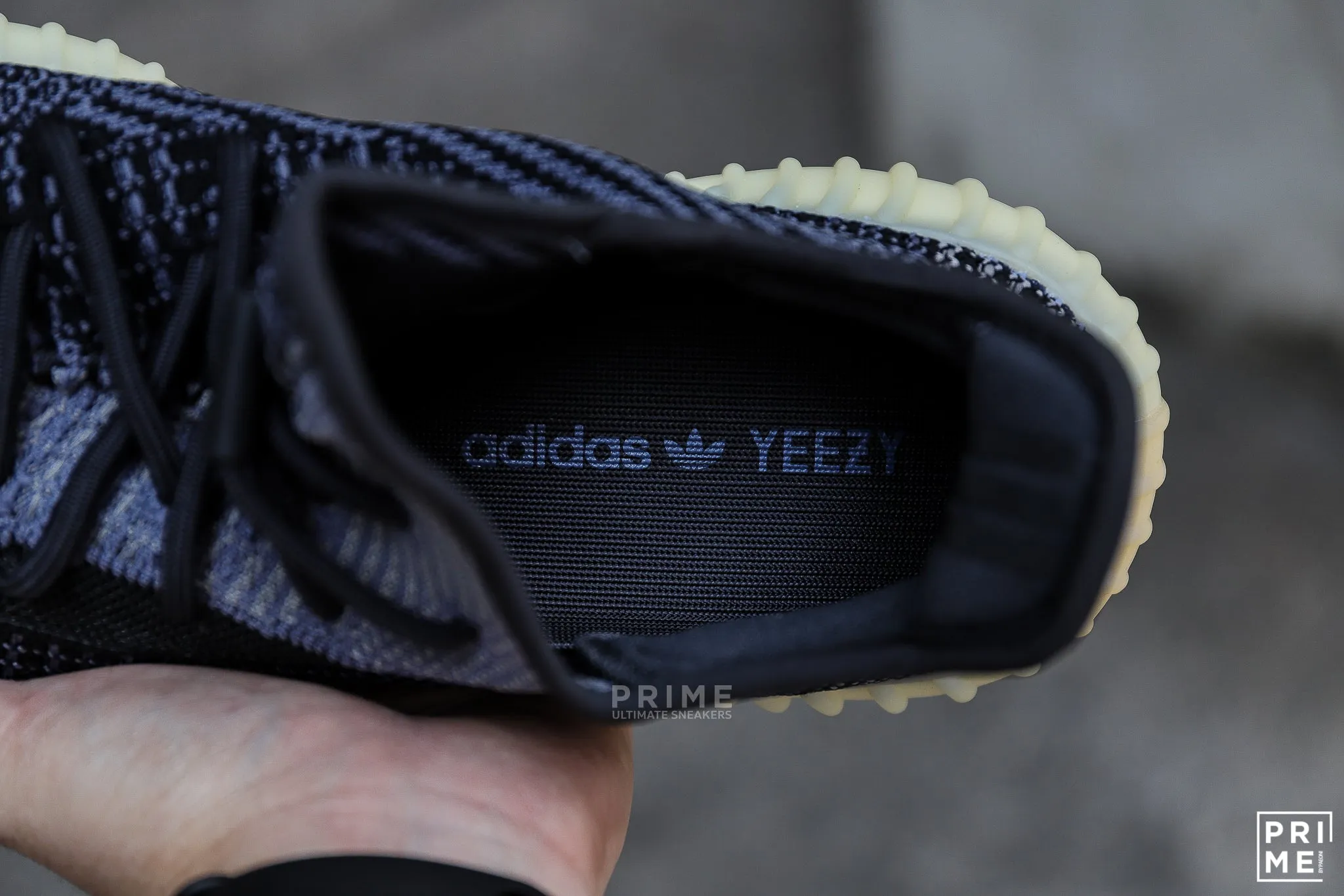 Yeezy 350 v.2 CARBON (Fz5000)