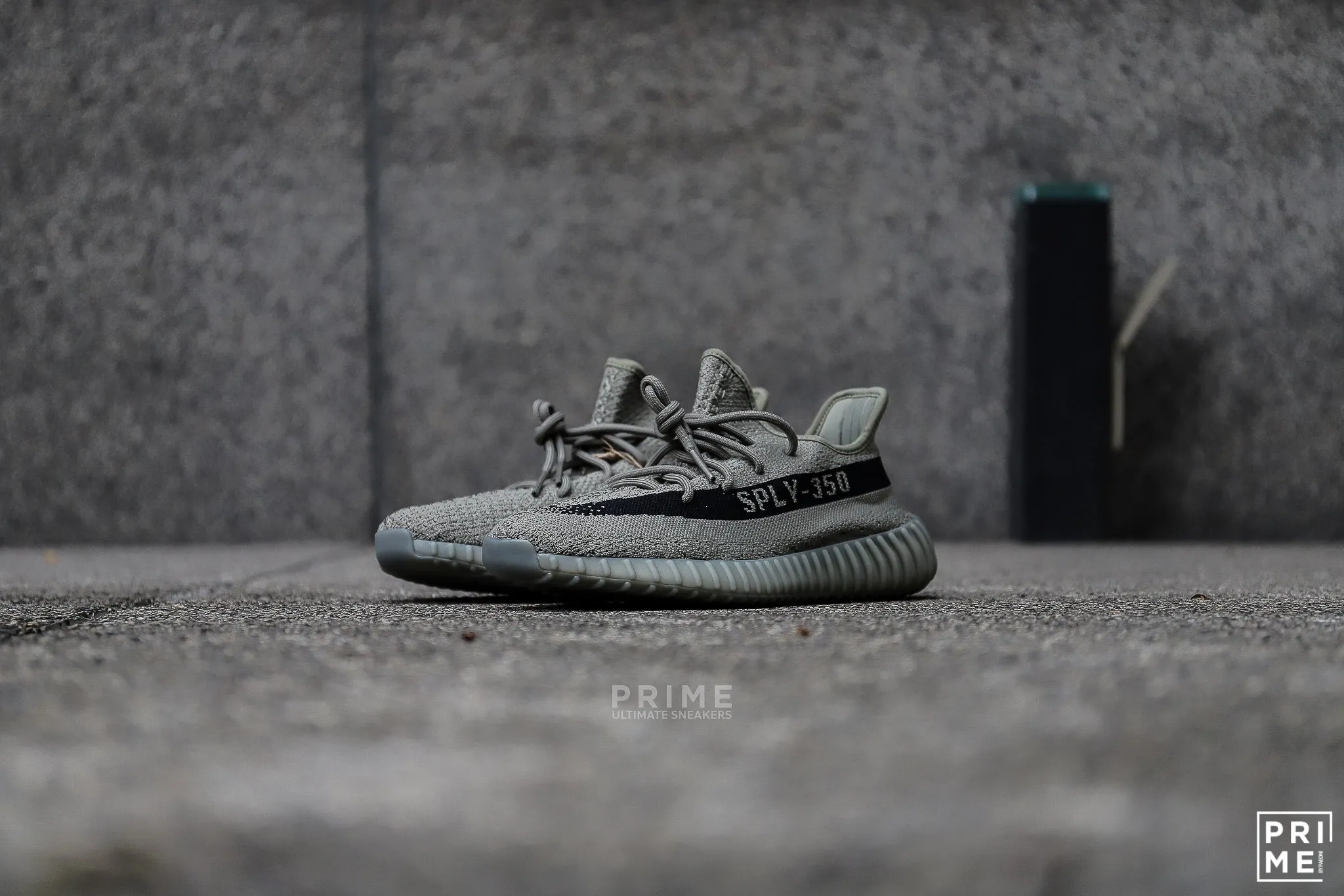 Yeezy 350 V2 Granite (HQ2059)